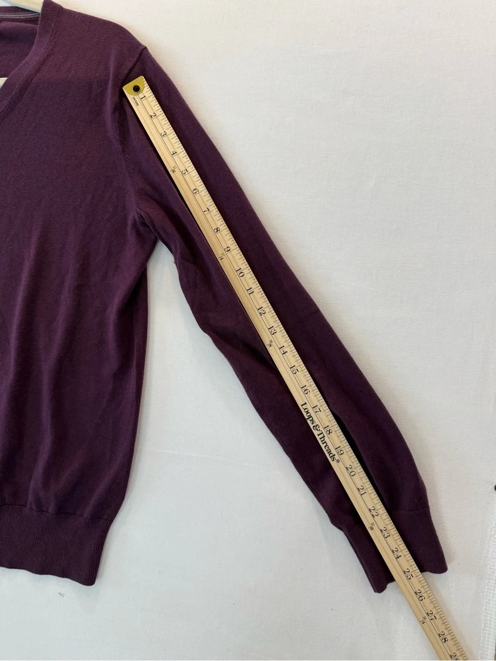 Banana Republic Luxury Brand Men's V-Neck Sweater - Plum